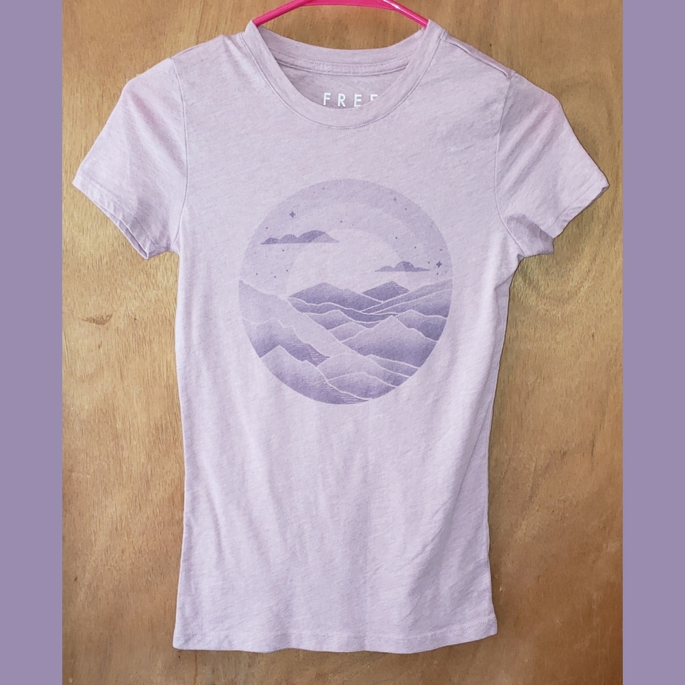 NWOT Juniors Short Sleeve T-Shirt Size: Small